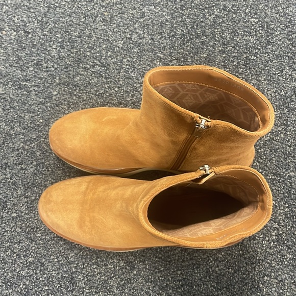 Aquatalia Maddie Weatherproof Suede Boot Women's - Picture 2 of 5